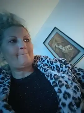 Divineblond online show from May 2026 07:43:01 PM