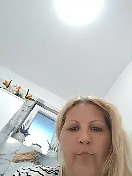 Divineblond online show from June 2026 05:21:02 PM
