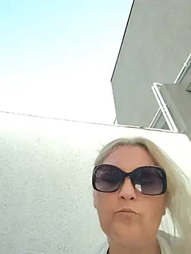 Divineblond online show from July 2026 06:08:02 PM