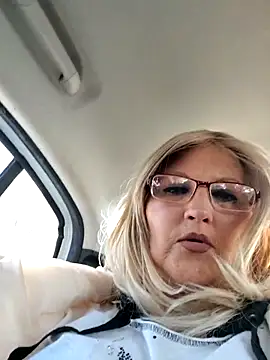 Divineblond online show from October 2025 11:42:02 AM
