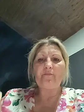 Divineblond online show from April 2026 06:22:01 PM