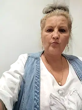 Divineblond online show from October 2025 04:50:01 PM