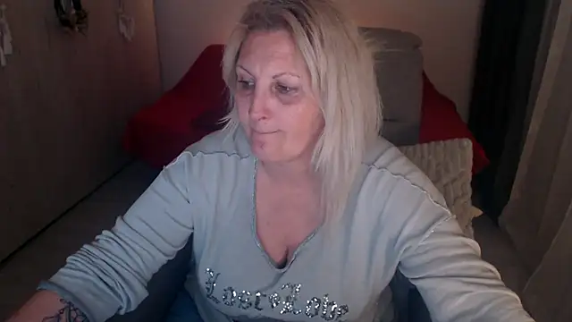 Divineblond online show from April 2026 09:34:02 PM