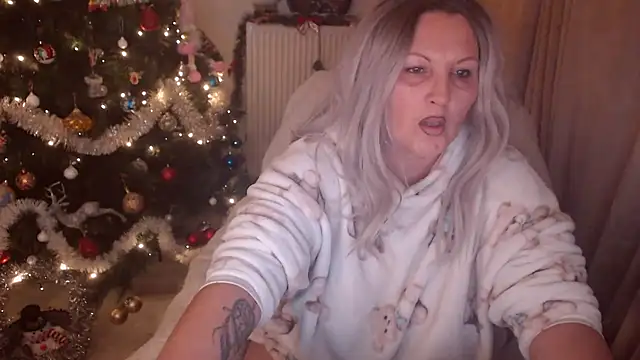 Divineblond online show from December 2025 10:32:01 PM