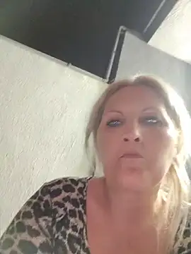 Divineblond online show from May 2026 07:17:01 PM