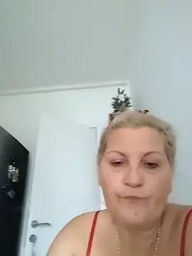 Divineblond online show from November 2025 01:15:02 PM