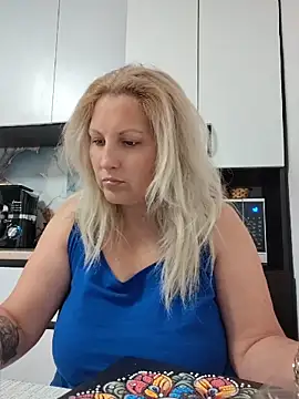 Divineblond online show from May 2026 11:01:02 PM
