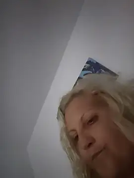 Divineblond online show from July 2026 10:29:01 PM