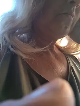 Divineblond online show from June 2026 05:18:01 PM