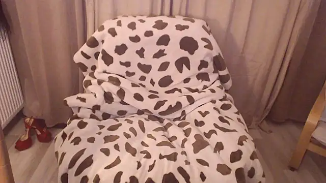 Divineblond online show from November 2025 08:35:02 PM