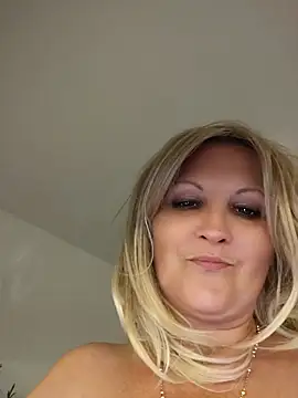 Divineblond online show from June 2026 11:04:02 PM