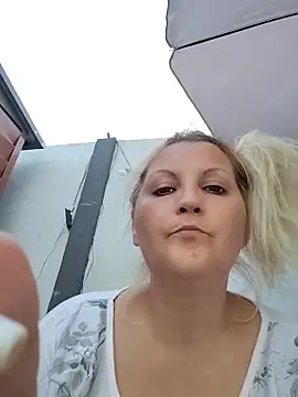 Divineblond online show from June 2026 06:06:02 PM