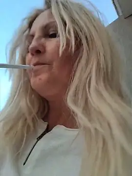 Divineblond online show from May 2026 05:27:01 PM