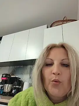 Divineblond online show from May 2026 07:28:02 PM