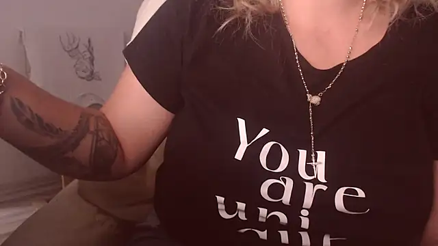 Divineblond online show from September 2025 02:41:02 PM