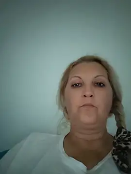 Divineblond online show from May 2026 04:16:01 PM