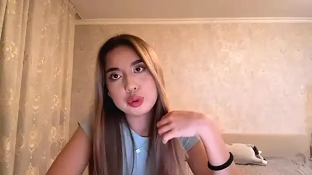 SofiTheTrophy online show from April 2026 03:31:02 PM