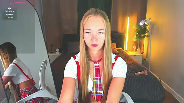 Milana Sorrento online show from June 2026 01:11:01 AM