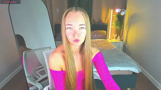 Milana Sorrento online show from May 2026 01:01:02 AM
