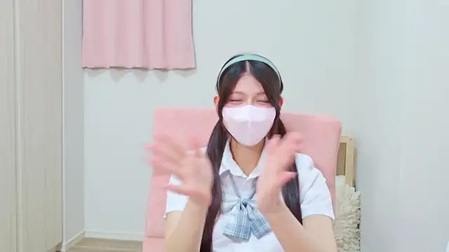 Lina caro  online show from April 2026 12:29:02 PM