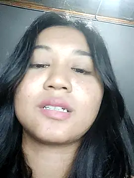 Snapshot of Rayya_ayy chatting on May 2026 02:00:02 PM Rayya ayy online show from May 2026 02:00:02 PM