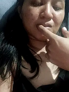 Snapshot of Rayya_ayy chatting on May 2026 06:20:01 PM Rayya ayy online show from May 2026 06:20:01 PM