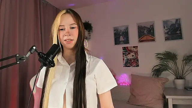 Luvienne Belle online show from June 2026 03:04:01 AM
