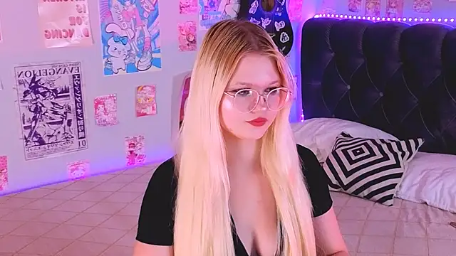 LunariaFox online show from July 2026 03:22:01 PM
