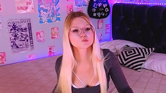 LunariaFox online show from July 2026 02:56:02 PM