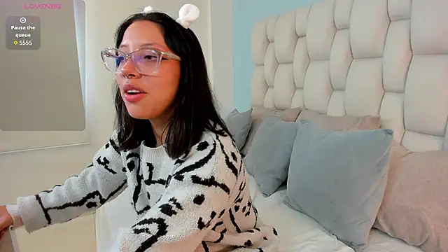 vayra moon online show from May 2026 06:06:01 PM