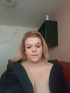 Snapshot of Maryquenn chatting on May 2026 08:00:01 AM Maryquenn online show from May 2026 08:00:01 AM