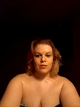 Maryquenn online show from May 2026 07:19:01 PM