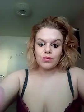 Snapshot of Maryquenn chatting on May 2026 07:32:01 AM Maryquenn online show from May 2026 07:32:01 AM