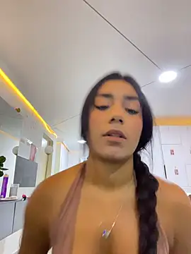 Snapshot of SaryJonex chatting on May 2026 01:03:02 PM SaryJonex online show from May 2026 01:03:02 PM