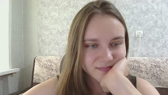 Snapshot of DolcezzaCream chatting on June 2026 12:05:02 PM DolcezzaCream online show from June 2026 12:05:02 PM