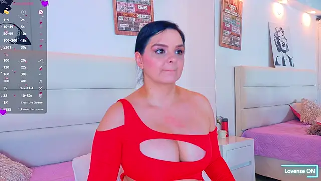 Snapshot of Isabellaa_Reyes chatting on May 2026 02:49:02 PM Isabellaa Reyes online show from May 2026 02:49:02 PM
