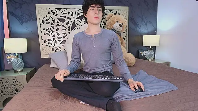 DemonFoxx online show from April 2026 01:18:02 PM