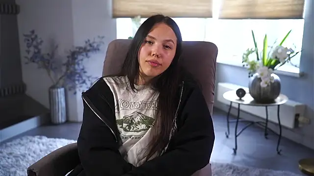 KristinSthill online show from April 2026 04:58:01 AM