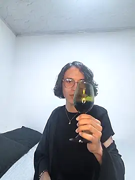 LONDON ROSE online show from April 2026 10:25:02 PM