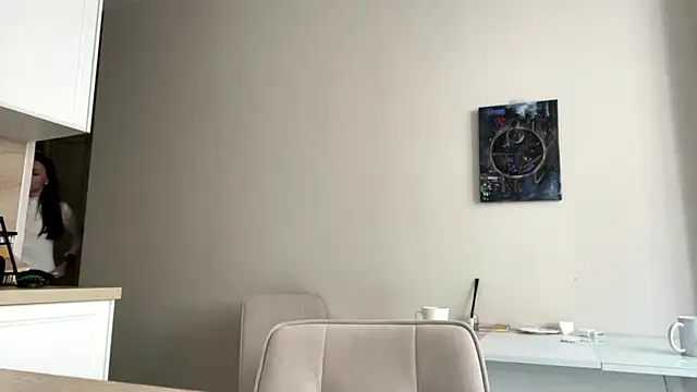 LiaVee online show from April 2026 01:13:02 PM