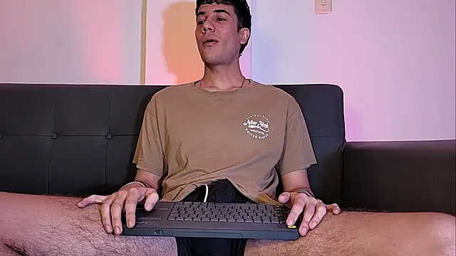Derek stud  online show from April 2026 04:08:02 AM