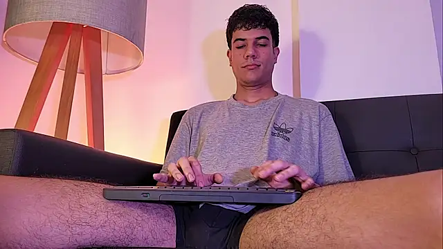 Derek stud  online show from May 2026 04:00:02 AM
