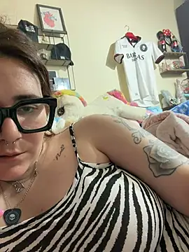 lauasg97 online show from April 2026 11:55:01 PM