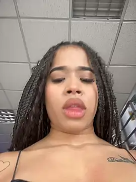 Snapshot of EmmaExoticaXXX chatting on June 2026 09:26:01 PM EmmaExoticaXXX online show from June 2026 09:26:01 PM