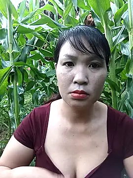 Snapshot of Beola-mi chatting on May 2026 11:01:02 PM Beola-mi online show from May 2026 11:01:02 PM