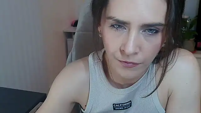 khalessi13 online show from May 2026 08:56:01 PM