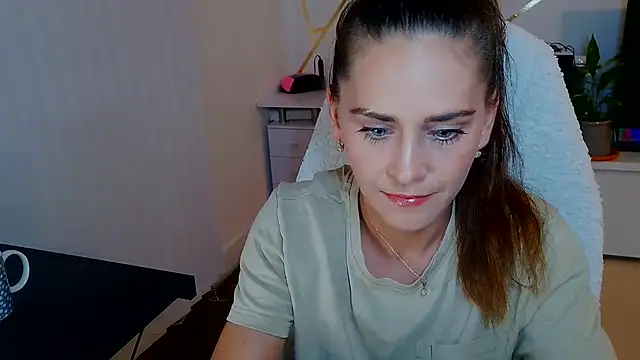 khalessi13 online show from June 2026 10:27:01 PM