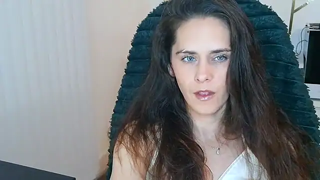 khalessi13 online show from June 2026 10:26:01 PM