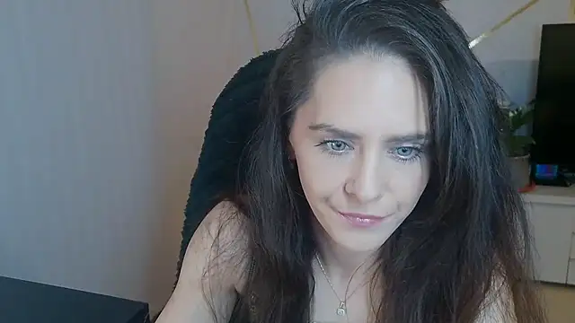 khalessi13 online show from May 2026 10:26:01 PM