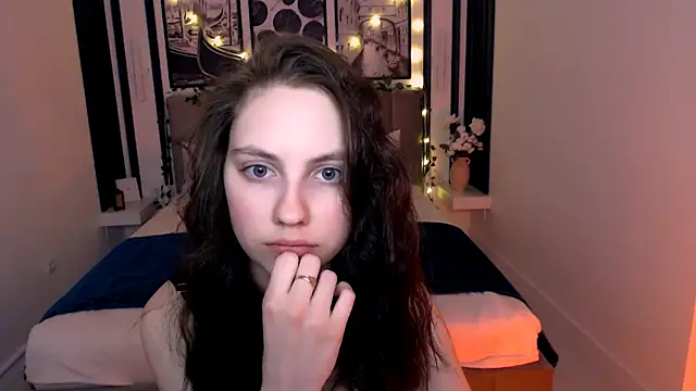  AliceWells online show from April 2026 06:06:01 AM